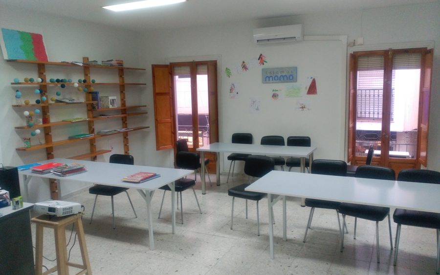 Aula de Idiomas Momo preparada para una clase de grupo reducido